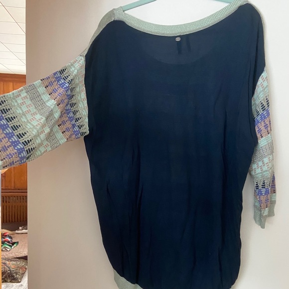 GUESS Sweater - Picture 3 of 4